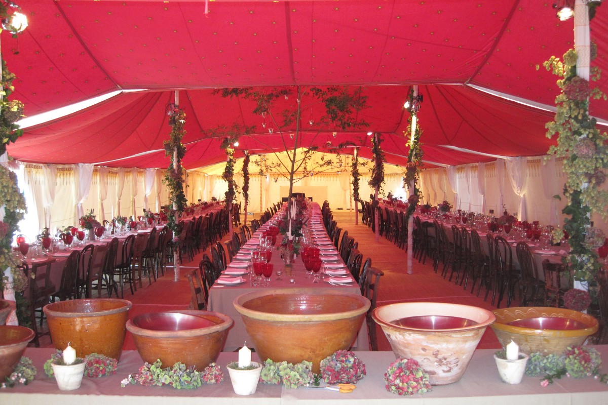 Quintuple Maharaja with red gold star ceiling