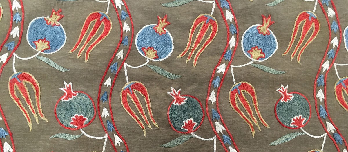 Header pic embrodered cushion