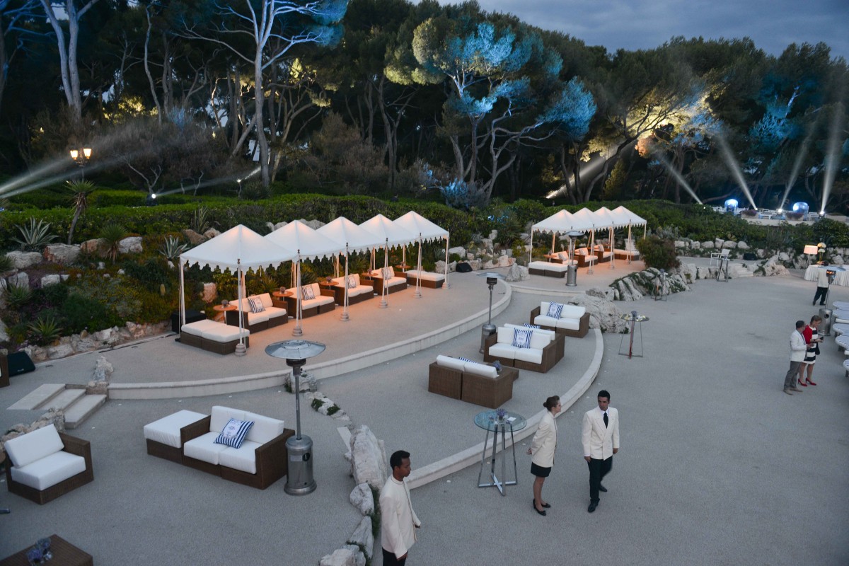 2m Pergolas at the Hotel du Cap in the evening