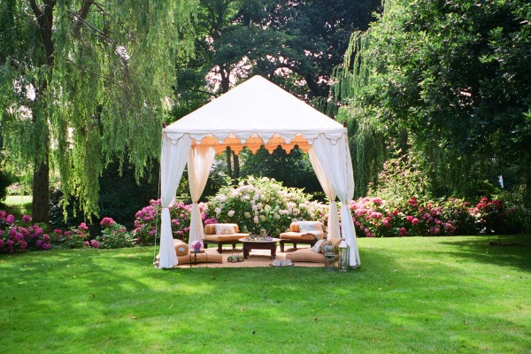 2.8m Pergola in a beautiful garden