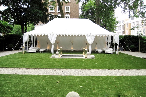 Crisp and white Single Maharaja in a West London garden