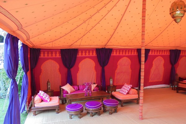 Single Maharaja with magenta Fez panel walls