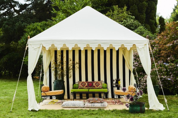 Pergola 3.5m with black and white striped wall