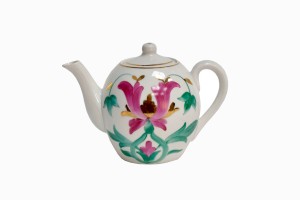 Uzbeki teapot with pink flower decoration